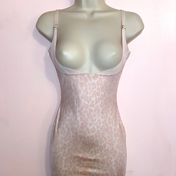 Victoria’s Secret Pink Leopard So Curvaceous Push-Up Shaping Slip with Panty - Picture 3 of 12